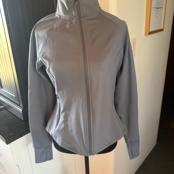 TULIP HEM YOGA JACKET WOMEN'S SIZE SMALL BRAND NEW WITH TAGS FOG GREY - Picture 1 of 5